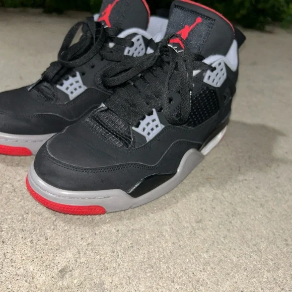 Jordan 4 bred 2019 size 9.5 Athletic Shoes